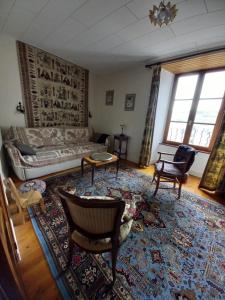 Et opholdsområde på Belle maison ancienne bien équipée avec vue