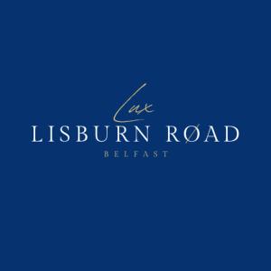 un signo azul que lee la ruta de la infusión en vivo belfast en Lux Lisburn Road, Belfast, en Belfast