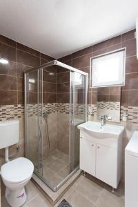 a bathroom with a shower and a toilet and a sink at JG Sunny Balcony apartment Skadar Lake in Podgorica