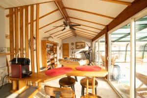 a room with a table and chairs and a bedroom at L'Escale Sud Gironde - Séjour en amoureux avec jacuzzi privatif - Piscine - Massage Traiteur & Brunch possibles in Pompéjac
