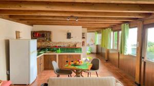 a kitchen with a table and chairs in a room at Casita Mis Chinijos con Jacuzzi o Minipiscina in La Asomada