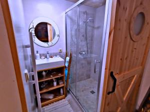 Koupelna v ubytování Chata u Honzíka
