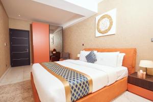 Postel nebo postele na pokoji v ubytování Bel Air Crest Hotel & Suites
