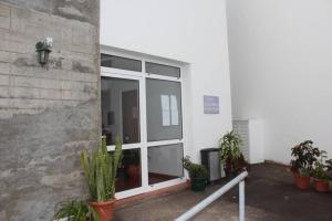 a building with a large glass window next to plants at Apartamento Matur in Santa Cruz