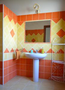 a bathroom with a sink and a mirror at Hotel Sandalyon in San Teodoro