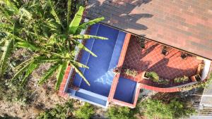 an overhead view of a house with a swimming pool at Hotel Santorini in San Gil