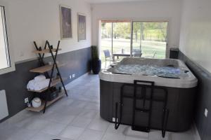 Φωτογραφία από το άλμπουμ του Villa Gard'iguette avec SPA entre vignes &garrigue σε Carnas