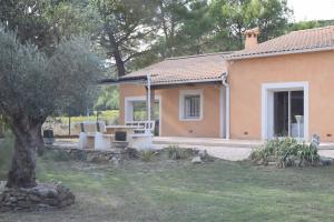 Κήπος έξω από το Villa Gard'iguette avec SPA entre vignes &garrigue