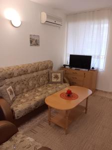 a living room with a couch and a table at Rutland Bay in Ravda