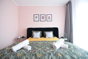 Ένα ή περισσότερα κρεβάτια σε δωμάτιο στο Stylish Apartment with video projector