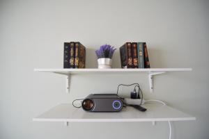 Φωτογραφία από το άλμπουμ του Stylish Apartment with video projector στο Βουκουρέστι