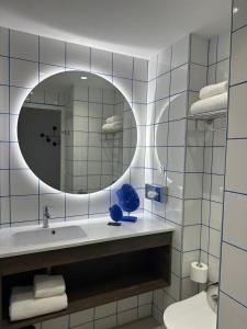 Dali Hôtel Montauban的一间浴室