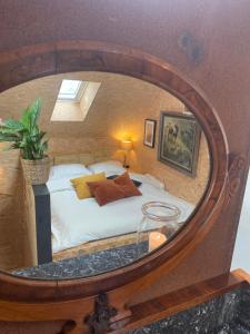 Rúm í herbergi á Tailor's Trail gîte d'adventure Beaufort Mullerthal