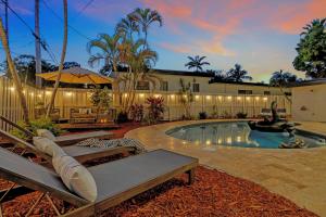 a house with a swimming pool in a yard at Stunning 2 Story Villa with Pool in Fort Lauderdale