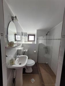 Koupelna v ubytování Casa Octaral