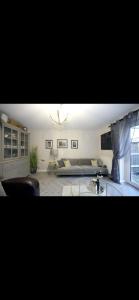 Ruang duduk di The chic haven