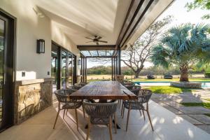 Aed väljaspool majutusasutust Golf Course Home In Exclusive Gated Community