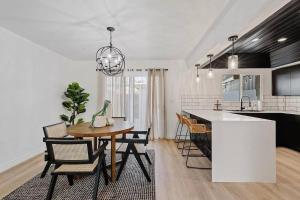 a kitchen and dining room with a table and chairs at Serene and Stylish Townhouse in Scottsdale 3BD 3BTH - Monthly Listing in Scottsdale