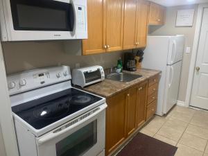 Gallery image of 2 bedroom basement with private side entrance in Guelph +17 photos