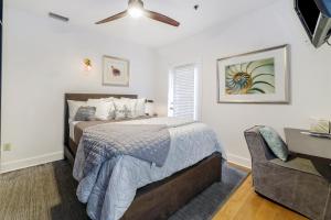 a bedroom with a bed and a ceiling fan at Agustin Inn - Saint Augustine - Adults Only in St. Augustine