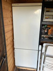 a white refrigerator with its door open in a kitchen at Chalet 108 met airco familie camping de Tien Heugten Schoonloo Drenthe in Schoonloo +20 photos