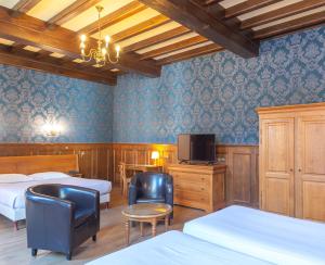 Postel nebo postele na pokoji v ubytování Hotel De La Cloche