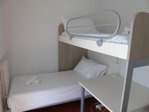 Ένα ή περισσότερα κρεβάτια σε δωμάτιο στο Homiday - Oleandri, Interno 8