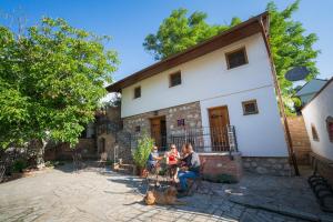 a group of people sitting in front of a house at Pension U Obecní Šatlavy in Bavory