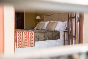 Postel nebo postele na pokoji v ubytování Las Lomitas Casa de Campo + 17 fotografií