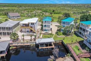 The Ricks Carlton by Pristine Properties Vacation Rentals游泳池或附近泳池
