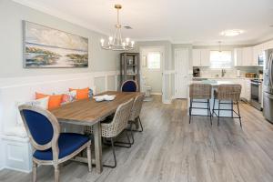 The Ricks Carlton by Pristine Properties Vacation Rentals廚房或簡易廚房