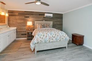 The Ricks Carlton by Pristine Properties Vacation Rentals房間的床