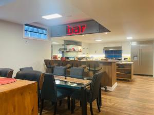 a bar with chairs and a table in a restaurant at Contemporary 2 Queens Room Near Horseshoe Fall in Niagara Falls