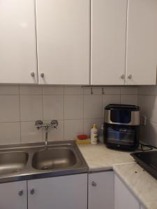 a kitchen counter with a sink and a microwave at Однокімнатна квартира Варшава in Warsaw