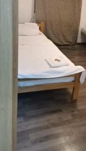 Een bed of bedden in een kamer bij BIANCA LuX