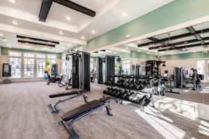 Foto Orlandos asuva majutusasutuse Complete Sleek Modern Apartment 10 Min to Parks Pets Allowed, Resort-Style Amenities galeriist