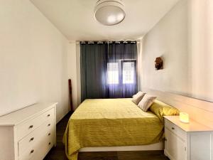 Postel nebo postele na pokoji v ubytování Apartamento de lujo con piscina y vistas al mar en Torrevieja