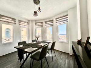 Fotografie z fotogalerie ubytování Apartamento de lujo con piscina y vistas al mar en Torrevieja v destinaci Torrevieja