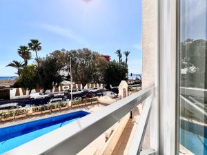 Bazén v ubytování Apartamento de lujo con piscina y vistas al mar en Torrevieja nebo v jeho okolí
