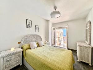 Postel nebo postele na pokoji v ubytování Apartamento de lujo con piscina y vistas al mar en Torrevieja