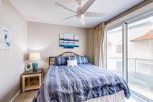 Ένα ή περισσότερα κρεβάτια σε δωμάτιο στο Silver Beach 601 +23 φωτογραφίες