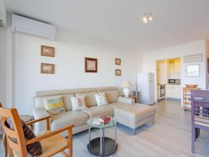 Kuchyň nebo kuchyňský kout v ubytování Apartment Les Louvans-1 by Interhome