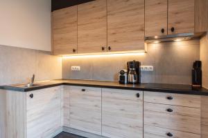Kuchyň nebo kuchyňský kout v ubytování NEW - De sheeper - 10Personen - 5slaapkamers - Sauna - Jacuzzi