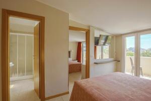 A bed or beds in a room at Hotel Ombretta Mare
