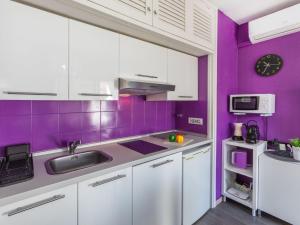 Kuchyň nebo kuchyňský kout v ubytování Apartment jazz by Interhome