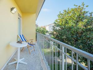 Rõdu või terrass majutusasutuses Apartment Appartamento Rita by Interhome