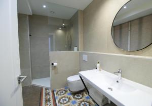 Koupelna v ubytování VALOLA Boutique Rooms
