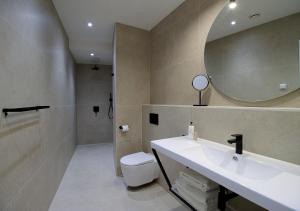 Koupelna v ubytování VALOLA Boutique Rooms