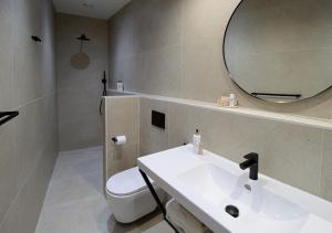 Koupelna v ubytování VALOLA Boutique Rooms