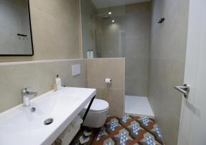 Koupelna v ubytování VALOLA Boutique Rooms